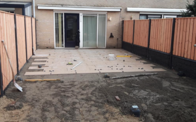Keramische tegels gelegd in een zand-cement vloer in Nieuwegein